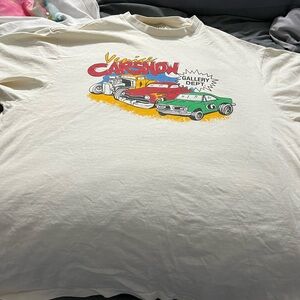 Men’s Gallery Dept. tee in excellent condition size large